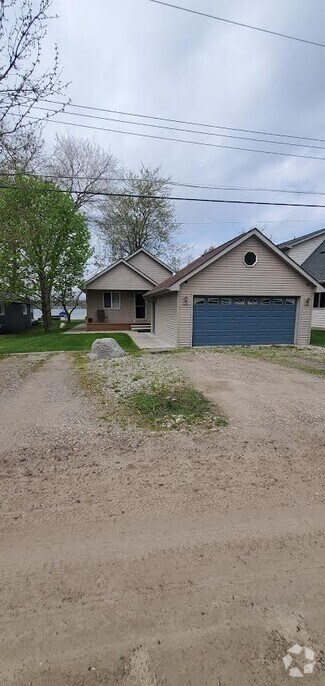Building Photo - 8532 Riverside Dr