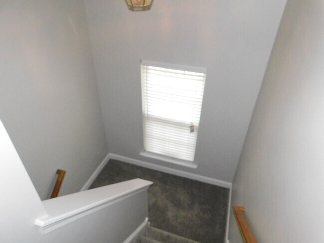 Building Photo - 3 bedroom 2.5 bath single family home