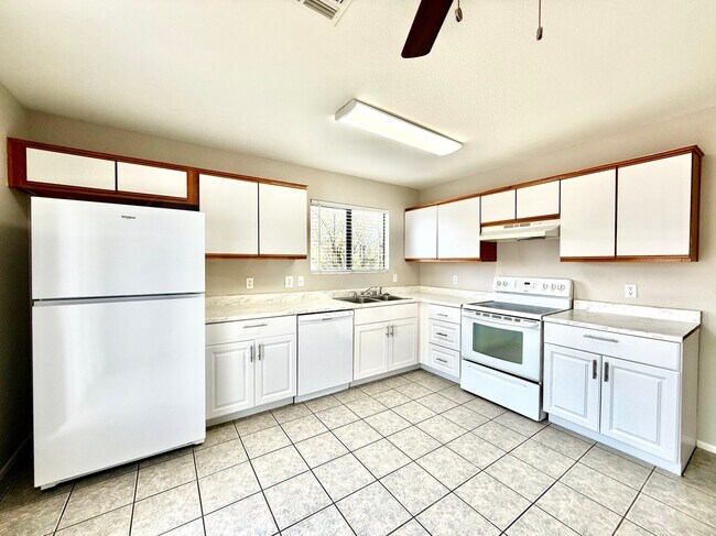 Foto del edificio - 8604 W Elm St