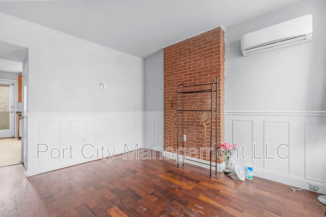 Building Photo - 811 Mangold St