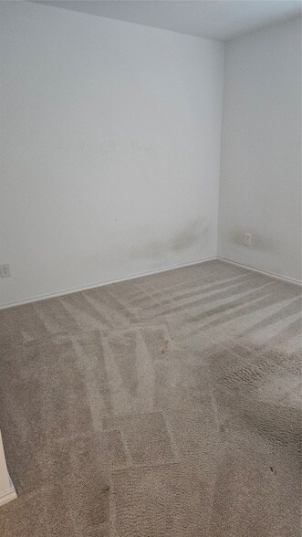 Building Photo - 4178 Silverstein St