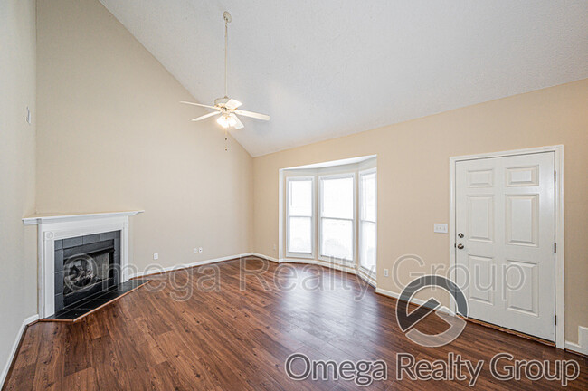 Foto del edificio - 5165 Falling Creek Ln