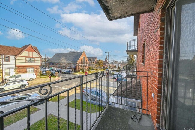 Building Photo - 214-16 40th Ave