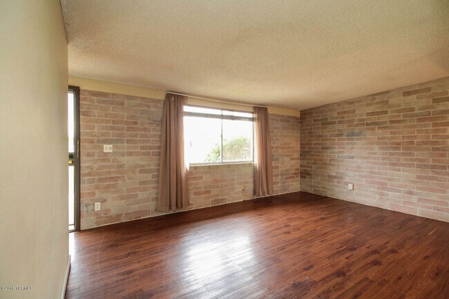 Building Photo - 4008 S Grand Palm Dr