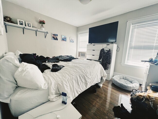 Foto del edificio - 451 E 7th St