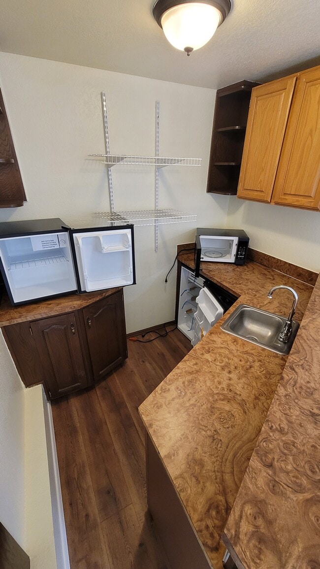 Mother In Law Suite Kitchen - 9905 157th St E