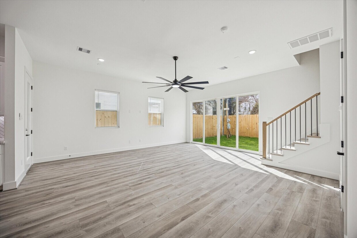 Building Photo - 6642 Lozier St