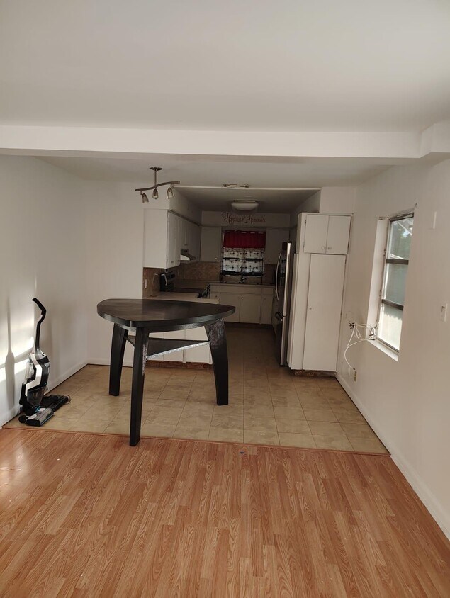 Foto del edificio - 4314 Potomac Ave