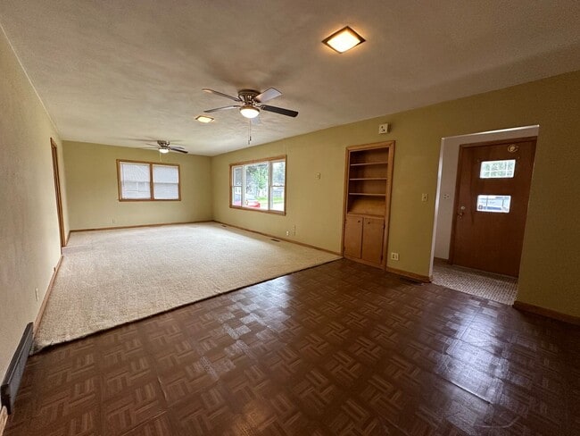 Foto del edificio - 2 bedroom ranch near stadium $1095