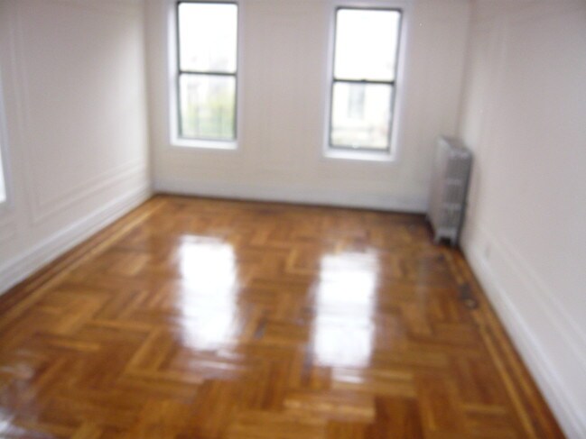 Building Photo - 2131 Wallace Ave