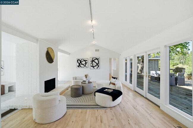 Foto del edificio - 102 Hillcrest Dr