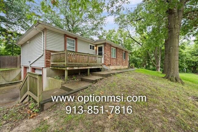 Building Photo - Very Spacious and ready for immediate move-in!!