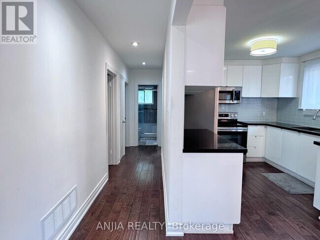 Building Photo - 445 Taylor Mills Dr N