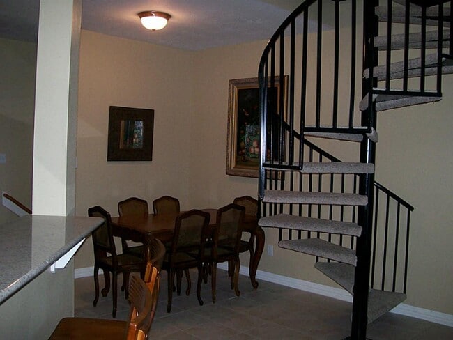 Foto del edificio - 811 Bradford Ave