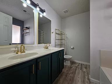 Building Photo - Come see this newly renovated 3 bed 2 bath...