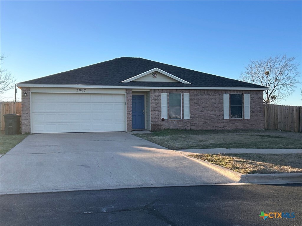 Primary Photo - 3007 Viewcrest Dr