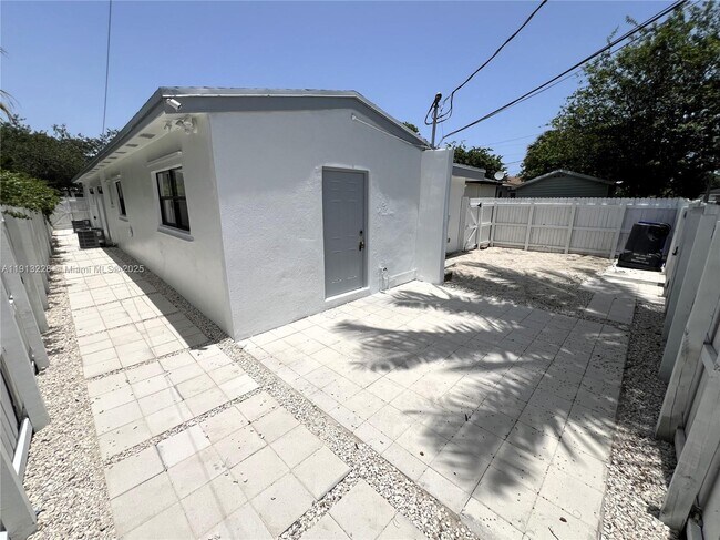 Foto del edificio - 2226 Cody St