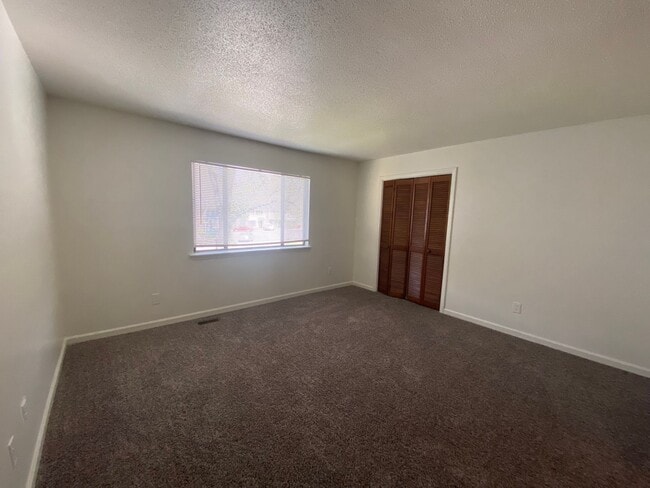 Building Photo - 2 bedroom, 1.5 bath end unit Townhouse near Forest Hills Shopping Center and Downtown Durham NC