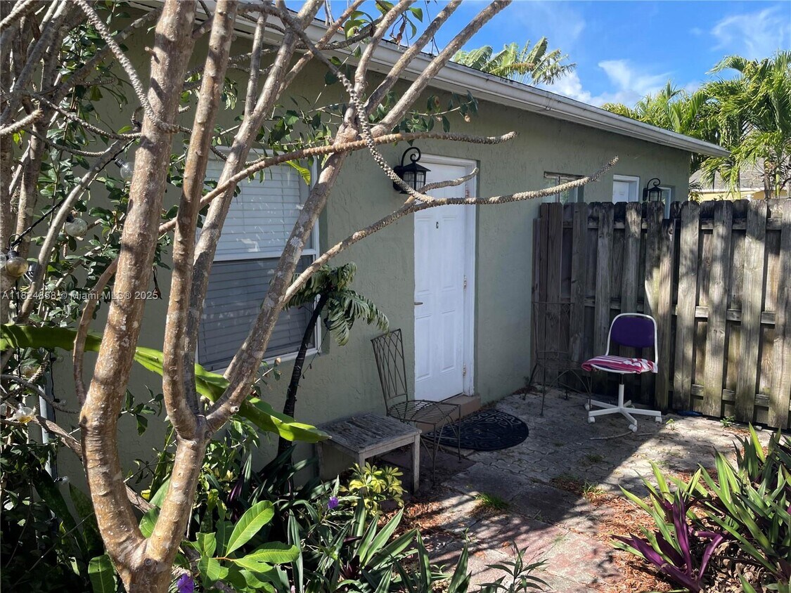 Foto principal - 1108 NE 3rd St