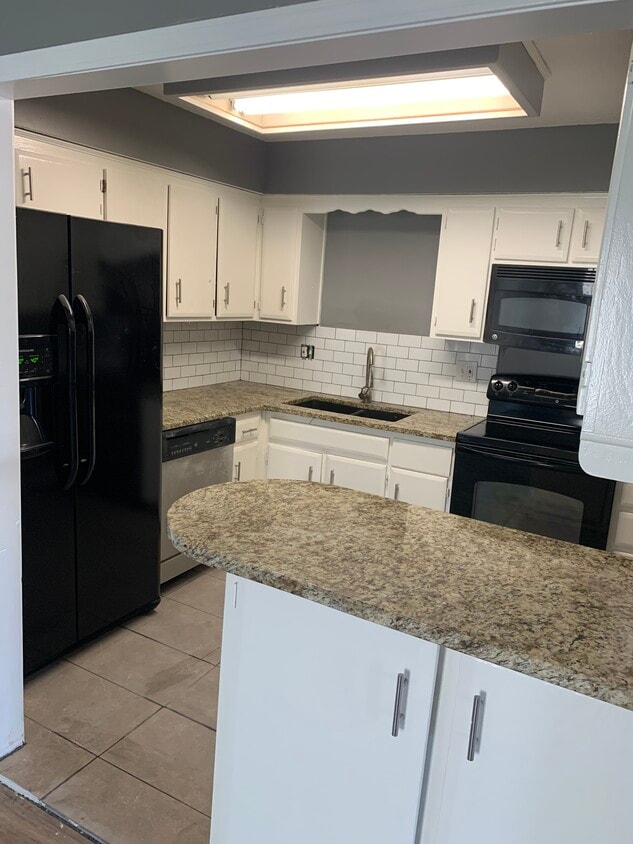 Kitchen - 14011 Dunbar Ct