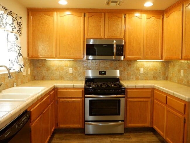 Building Photo - Beautiful 3-bedroom, 2-bath home in Tehachapi (Available 6/10/26)