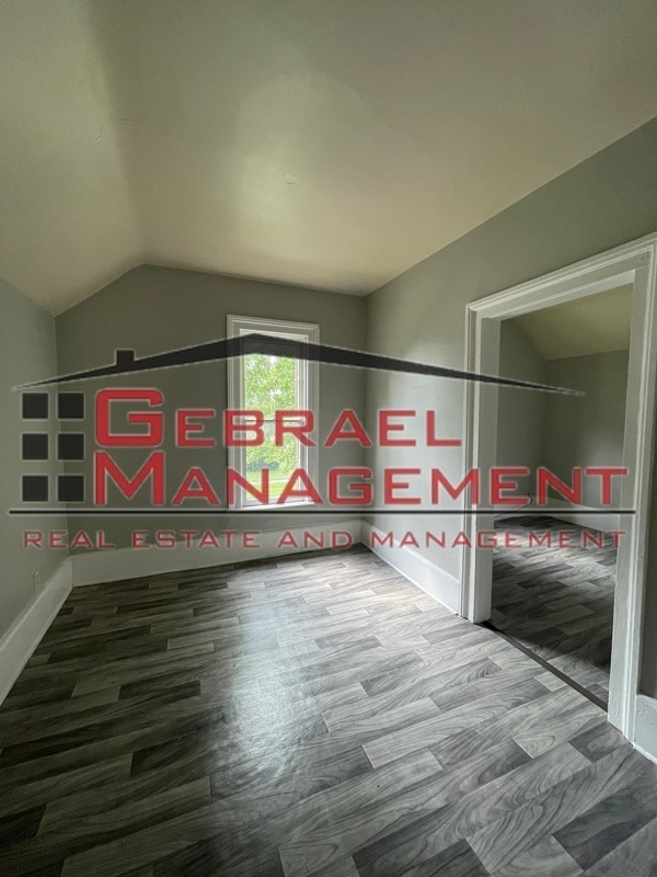 Building Photo - 920 Ames St