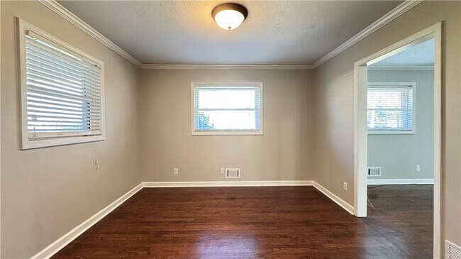 Foto del edificio - 552 Sybil Ln SE