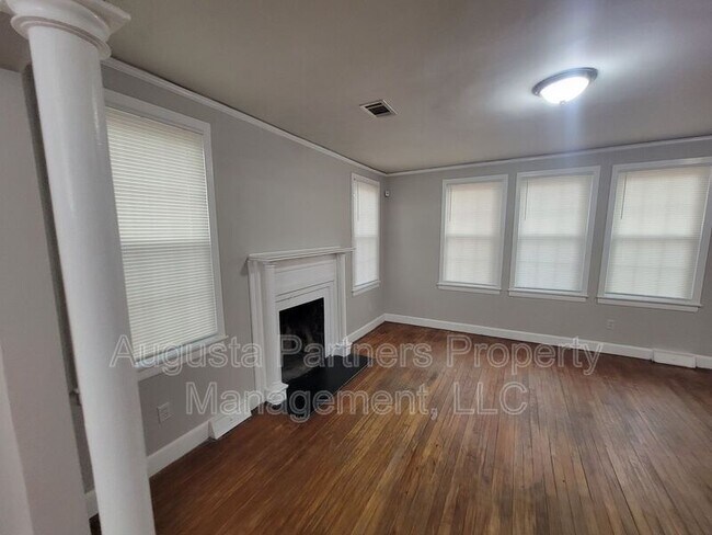 Foto del edificio - 295 Milledge Rd