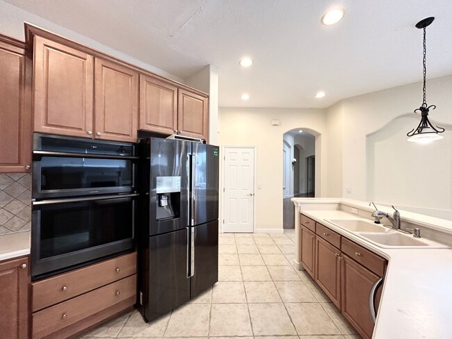 Building Photo - Luxurious 4/3 Stunning Pool Home with a Go...