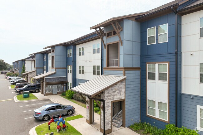 Alternar - Lafayette Gardens