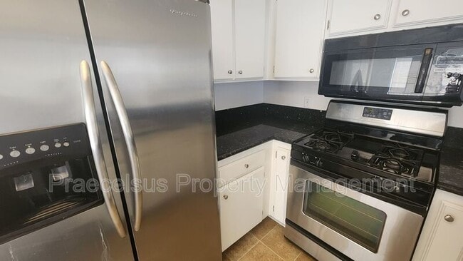 Foto del edificio - 2023 Lakeridge Cir