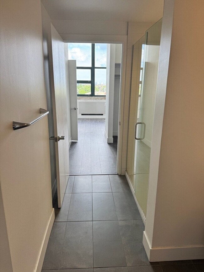 Foto del edificio - 4000 W Diversey Ave