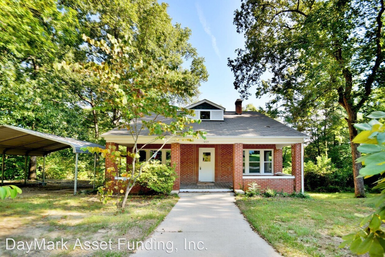 4 br, 1 bath House 1827 Cedar Ave House Rental in Albemarle, NC