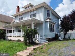 Building Photo - 711 Bridgeboro St