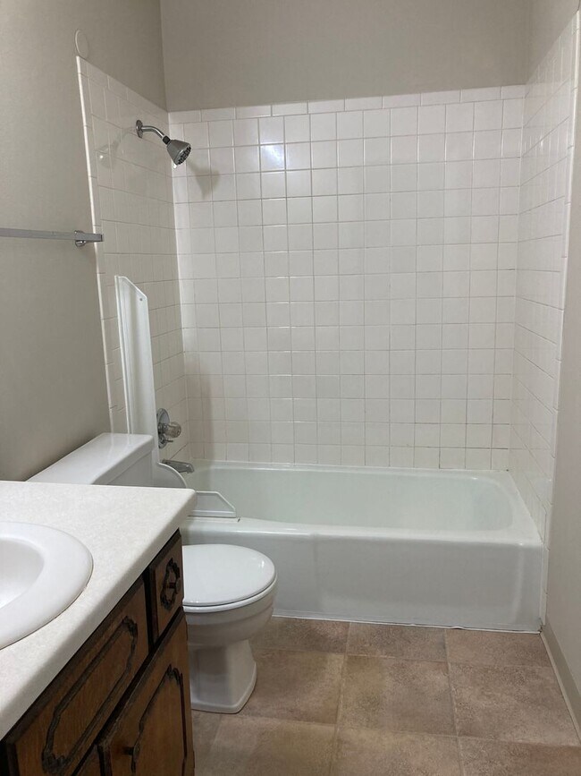 Foto del edificio - 611 Hickory Hill Ln