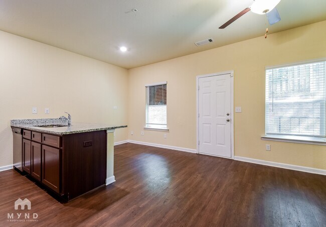 Foto del edificio - 306 Highwood Ln