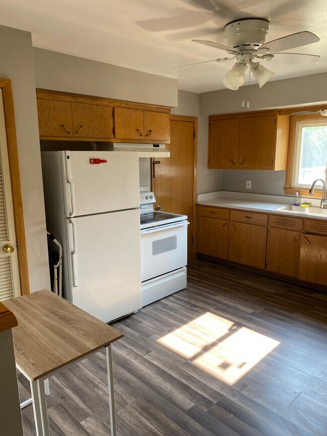 Foto del edificio - 326 Born Pl