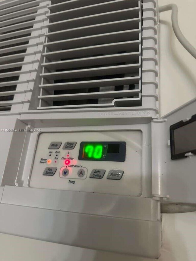 Foto del edificio - 2716 NE 30th Pl