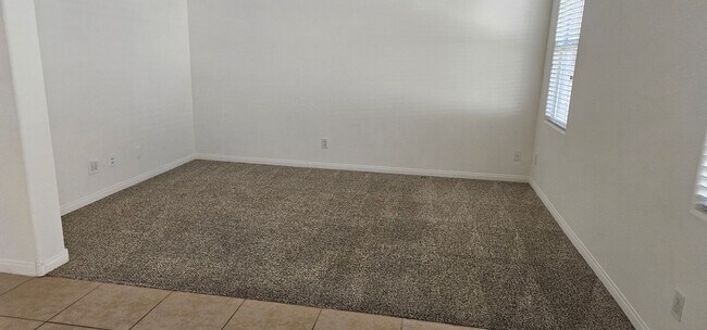 Foto del edificio - Beautiful Spacious 3 Bedroom Home for Rent