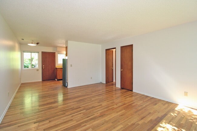 Building Photo - 6024-6024 NE Milton St
