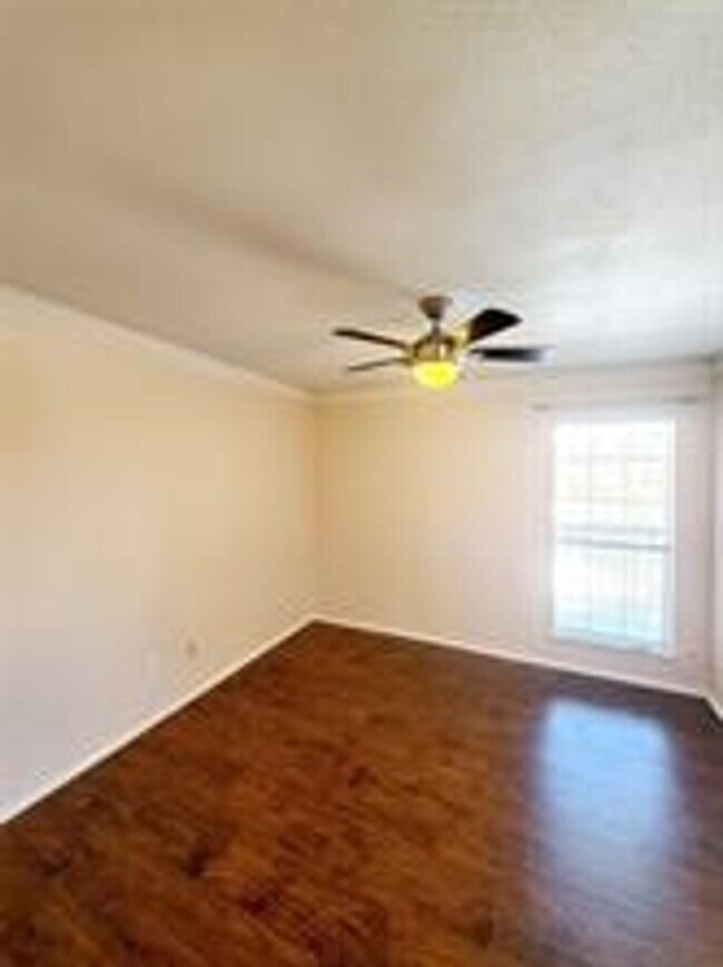 Building Photo - Welcome to this comfortable and stylish 3-bedroom, 2-bathroom condo in the heart of North Dallas.