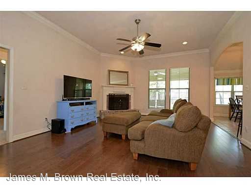 Building Photo - 214 Sherwood Dr