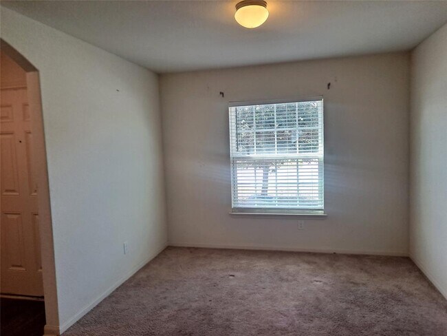 Building Photo - 685 Yearwood Ln