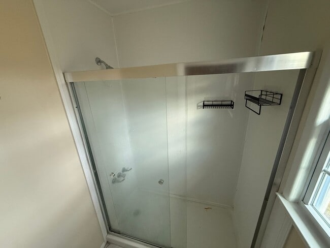 Building Photo - Ranch home near uptown