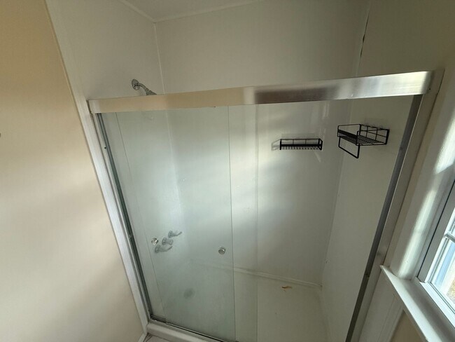 Foto del edificio - Ranch home near uptown