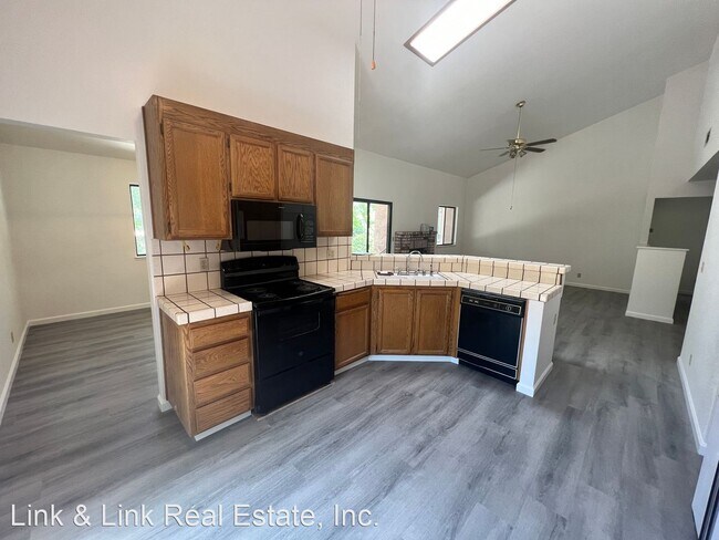 Building Photo - 3 br, 2 bath House - 106 White Sands Dr
