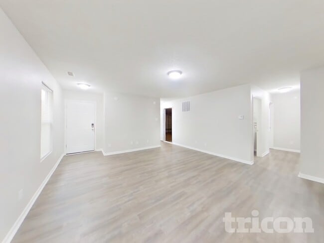 Building Photo - 10818 Wymm Ln