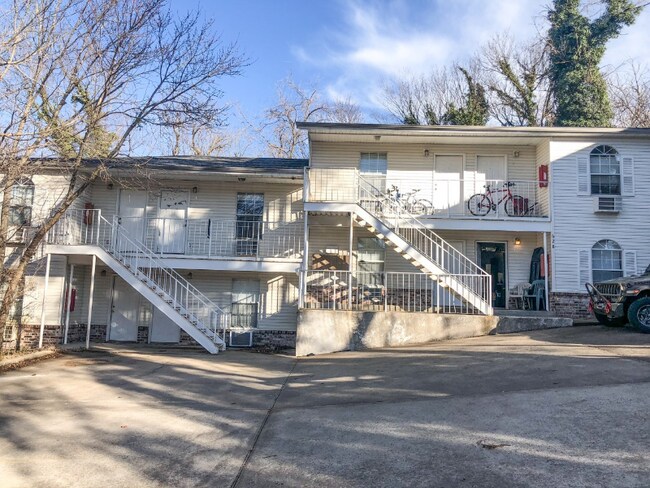 Building Photo - 628 Oakland Ave