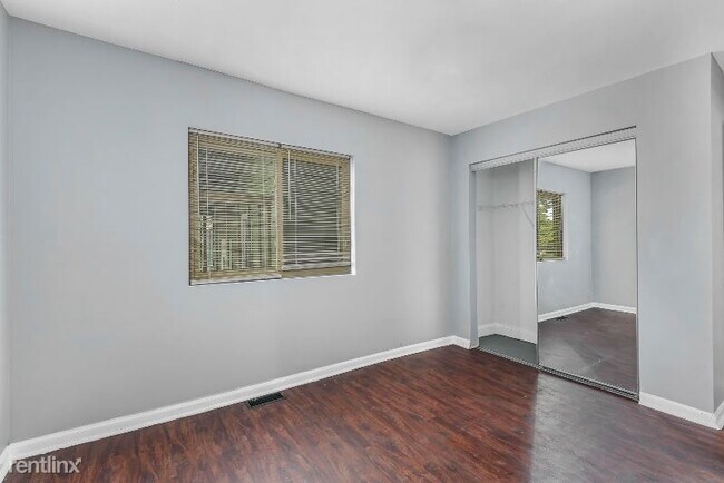 Building Photo - 6922 S Cornell Ave