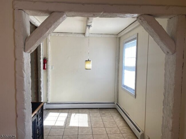 Building Photo - 1453 Morris Ave